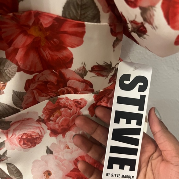 Stevie by Steve Madden Red and White Flower Dress Juniors XL - Picture 3 of 9